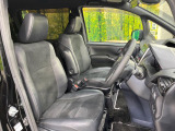 運転席シート廻りは使用感も少なく、良好な状態となっています。前オーナー様が丁寧に使っていたことがよくわかりますね。