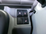 運転席はシートヒーター付きになります!