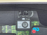 【ドライブレコーダー】ドライブレコーダー装備!走行中はもちろん、あおり運転や事故に遭遇した際、映像で記録し、万一のリスクに備えます。※記録用SDカードはお客様ご自身でご準備いただく必要があります。