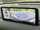 【全周囲カメラ】専用のカメラにより、上から見下ろしたような視点で360度クルマの周囲を確認することができます☆死角部分も確認しやすく、狭い場所での切り返しや駐車もスムーズに行えます。