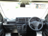 視界も広く運転しやすいインパネデザインです。