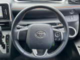 【純正革巻きステアリング】上質な革を使用することで、手にしっかり馴染みとても運転しやすいハンドルです♪