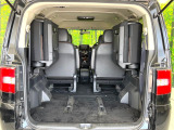 普段のお買い物や通勤、送迎等に十分な荷室スペースを確保しております。セカンドシートを倒すと、大きな荷物の積載も可能です♪