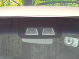 【スマートアシスト3】走行中に前方の車両等を認識し、衝突しそうな時は警報とブレーキで衝突回避と被害軽減をアシスト。より安全にドライブをお楽しみいただけます。