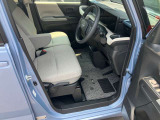やわらかい座り心地のシートで長時間の運転でも疲れにくくなっています☆シートリフターも付いているので乗る方の身長に合わせて調整が可能です♪