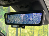 【デジタルインナーミラー】後席の大きな荷物や同乗者で後方が確認しづらい時でも安心!カメラが撮影した車両後方の映像をルームミラー内に表示。クリアな視界で状況の確認が可能です!