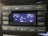 【左右独立型フルオートエアコン】運転席と助手席でそれぞれお好みの温度に設定可能。同乗者にも配慮した、快適な空調をお届け致します。