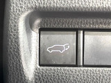 【パワーバックドア】スマートキーや運転席のボタンを押すだけでリアゲートが自動で開閉します!荷物を持っている時や、高い位置にあるバックドアを閉める際に便利な機能です♪