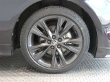 R8年式夏タイヤ215/45R17ダンロップ製です。