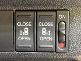 【両側パワースライドドア】スマートキーや運転席のスイッチで後席両側スライドドアの開閉が可能♪電動だから力を入れてドアを開ける必要が無く、小さなお子様でも簡単に開け閉めでき快適です♪
