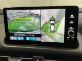 バックギアに入れますとご覧のような画像に自動的に切り替わります。車庫入れ時に役立ちます。