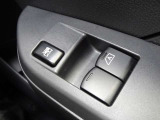 ビジネスカーでも快適装備は外せません。運転席&助手席はパワーウインドウです。(挟み込み防止機能付き)。