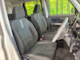 運転席まわりには十分なスペースがあり、大柄な方でもゆったり運転していただける環境です。