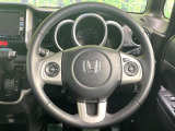 【純正革巻きステアリング】上質な革を使用することで、手にしっかり馴染みとても運転しやすいハンドルです♪