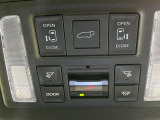 【パワーバックドア】スマートキーや運転席のボタンを押すだけでリアゲートが自動で開閉します!荷物を持っている時や、高い位置にあるバックドアを閉める際に便利な機能です♪