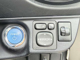 【電動格納ミラー】サイドミラーは電動格納式となっており、狭い駐車場でもキズがつくリスクを抑えられます。