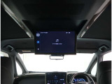 【後席モニター】ナビ(地デジTV機能・DVDビデオ再生機能ナビ付きナビのみ)と連動してTVやDVDビデオが観られます!ロングドライブでも同乗者お子様やも飽きませんね!