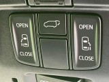 【両側パワースライドドア】スマートキーや運転席のスイッチで後席両側スライドドアの開閉が可能♪電動だから力を入れてドアを開ける必要が無く、小さなお子様でも簡単に開け閉めでき快適です♪