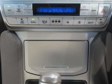 左右独立温度コントロールフルオートエアコンです。運転席、助手席それぞれで独立して温度設定ができます。冷え性の方が乗っても安心ですね♪