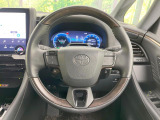 インテリアに合わせたデザインのステアリングは、運転される方のことも考え、運転しやすい形状、大きさです。是非一度、実際に触ってお確かめください。