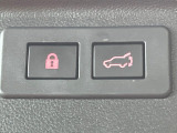 【パワーバックドア】スマートキーや運転席のボタンを押すだけでリアゲートが自動で開閉します!荷物を持っている時や、高い位置にあるバックドアを閉める際に便利な機能です♪