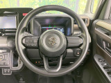 インテリアに合わせたデザインのステアリングは、運転される方のことも考え、運転しやすい形状、大きさです。是非一度、実際に触ってお確かめください。