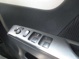 当社には、電動四輪スクーターも取扱いをしてます。歩くのが大変な方、運転免許証の更新をあきらめた方、ぜひ乗ってみて下さい。あなたの足になります。簡単運転、免許不要です。お問合せ番号は 0778-52-1246まで!