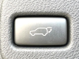 【パワーバックドア】スマートキーや運転席のボタンを押すだけでリアゲートが自動で開閉します!荷物を持っている時や、高い位置にあるバックドアを閉める際に便利な機能です♪