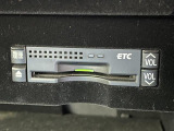 ◆【ETC】有料道路を利用する際に料金所で停止することなく通過できる、ETC車載器(ノンストップ自動料金収受システム機器)が装備されています。セットアップを行うことで利用可能になります。