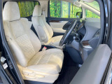 運転席まわりには十分なスペースがあり、大柄な方でもゆったり運転していただける環境です。