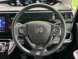 【純正革巻きステアリング】上質な革を使用することで、手にしっかり馴染みとても運転しやすいハンドルです♪