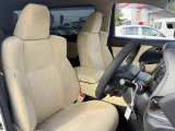 運転席シート廻りは使用感も少なく、良好な状態となっています。前オーナー様が丁寧に使っていたことがよくわかりますね。