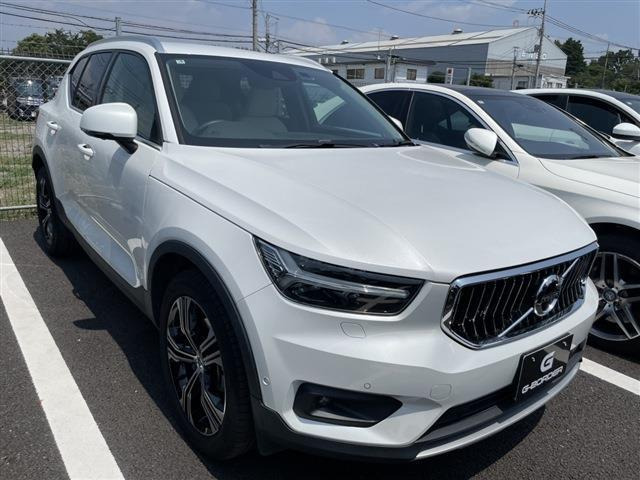 XC40 B4 AWD インスクリプション 4WD 禁煙車 純正9インチナビ 白革シート