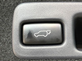 【パワーバックドア】スマートキーや運転席のボタンを押すだけでリアゲートが自動で開閉します!荷物を持っている時や、高い位置にあるバックドアを閉める際に便利な機能です♪