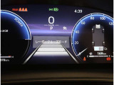 カラーヘッドアップディスプレイ付き。少ない視線移動で情報を確認できるので、運転の疲労軽減に繋がりますよ♪