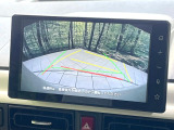 【バックカメラ】駐車時に後方がリアルタイム映像で確認できます。大型商業施設や立体駐車場での駐車時や、夜間のバック時に大活躍!運転スキルに関わらず、今や必須となった装備のひとつです!
