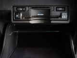 運転席お膝元にETCカード挿入口がございます。