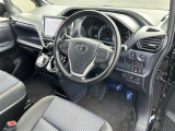 【運転席】座り心地が良いシートなので長時間の運転でも快適にお過ごしいただけます。新品のフロアマットのご注文も可能です。掲載箇所以外にご希望の写真がございましたらお気軽にお問い合わせ下さい。