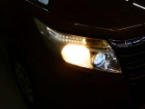 LEDヘッドライトです。デザイン性がよくとても明るいので、夜間の走行や悪天候でも安心です。しかも長寿命!