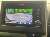 【バックカメラ】駐車時に後方がリアルタイム映像で確認できます。大型商業施設や立体駐車場での駐車時や、夜間のバック時に大活躍!運転スキルに関わらず、今や必須となった装備のひとつです!