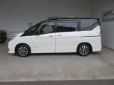 黒のルーフ&times;ホワイトパールの車体でおしゃれな印象