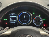 【メーターまわり】ドライバーから見やすい位置にあって安全運転に寄与します。マルチインフォメーションディスプレイでは、クルマに関する情報の確認はもちろん、各種安全機能・装備のON/OFFも設定可能。