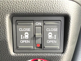【両側パワースライドドア】スマートキーや運転席のスイッチで後席両側スライドドアの開閉が可能♪電動だから力を入れてドアを開ける必要が無く、小さなお子様でも簡単に開け閉めでき快適です♪