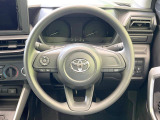インテリアに合わせたデザインのステアリングは、運転される方のことも考え、運転しやすい形状、大きさです。是非一度、実際に触ってお確かめください。
