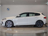 【拘りのFR】BMWが多く採用するFR車。ダイレクトでスポーティな加速感・シャープなハンドリングを実現。縦置きエンジンレイアウトにより、フラットで上質な乗り味です。