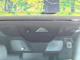 【i-ACTIVESENSE】走行中に前方の車両等を認識し、衝突しそうな時は警報とブレーキで衝突回避と被害軽減をアシスト。より安全にドライブをお楽しみいただけます。