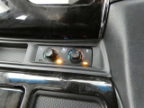 運転席・助手席は、ヒーター&ベンチレーション付シートです。暑い時期も寒い冬も快適に過ごせるうれしい装備です。