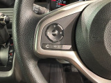 ステアリングにオーディオ操作スイッチが付いています。オーディオ画面に直接タッチしなくても操作が出来ますので、運転に集中できます。