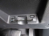 【ETC車載器】は、ビルトインタイプですっきり収納され、見た目も使い勝手も満足のアイテムです。