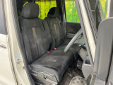運転席シート廻りは使用感も少なく、良好な状態となっています。前オーナー様が丁寧に使っていたことがよくわかりますね。